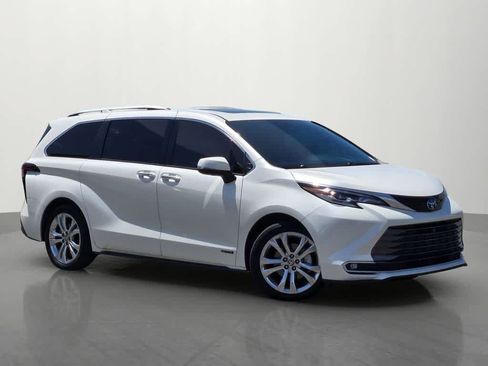 Used 2021 Toyota Sienna Platinum FWD image 8