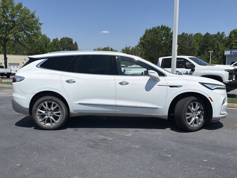 Used 2022 Buick Enclave Premium image 13