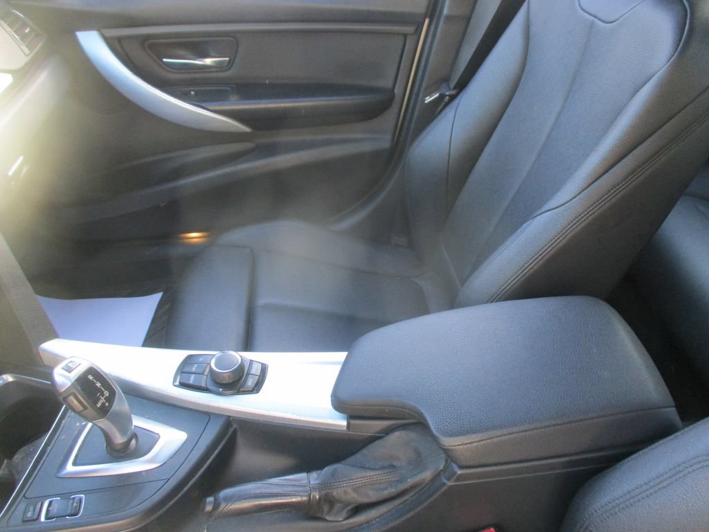 Used 2015 BMW 320i xDrive Sedan AWD/4WD image 10