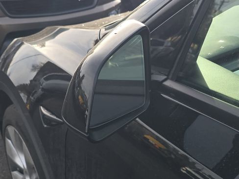 Used 2021 Tesla Model Y Long Range image 9