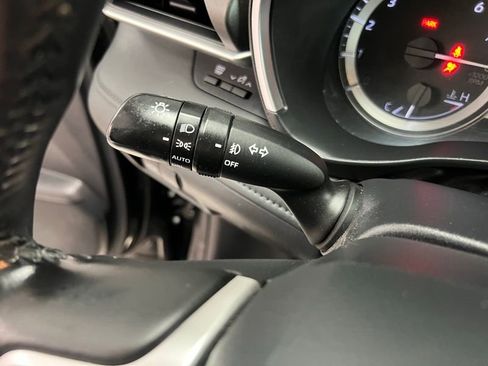 Used 2023 Toyota Highlander XLE AWD/4WD image 19