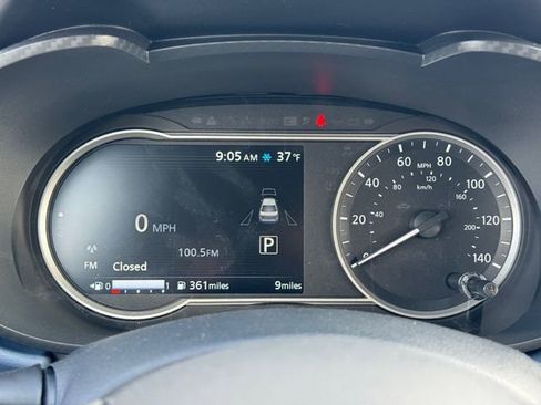 New 2025 Nissan Versa SV w/ Trunk Package FWD image 18