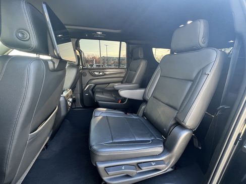 Used 2021 GMC Yukon XL Denali w/ Denali Premium Package AWD/4WD image 12