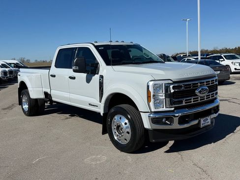 Used 2025 Ford F450 XLT image 2