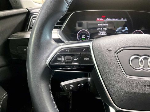 Used 2022 Audi e-tron Premium Plus image 22