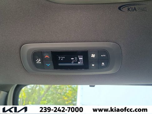Used 2020 Chrysler Pacifica Touring-L image 17