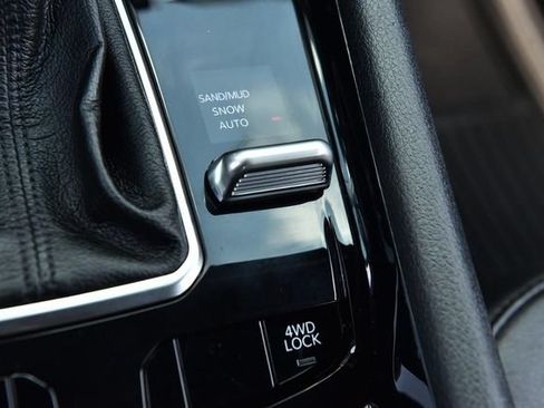 Used 2025 Jeep Compass Limited AWD/4WD image 17