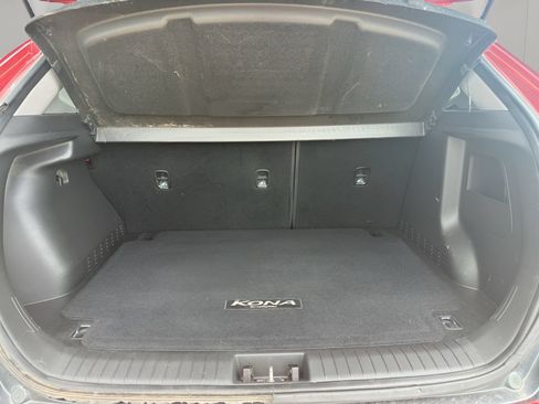 Used 2021 Hyundai Kona Limited w/ Cargo Package FWD image 11