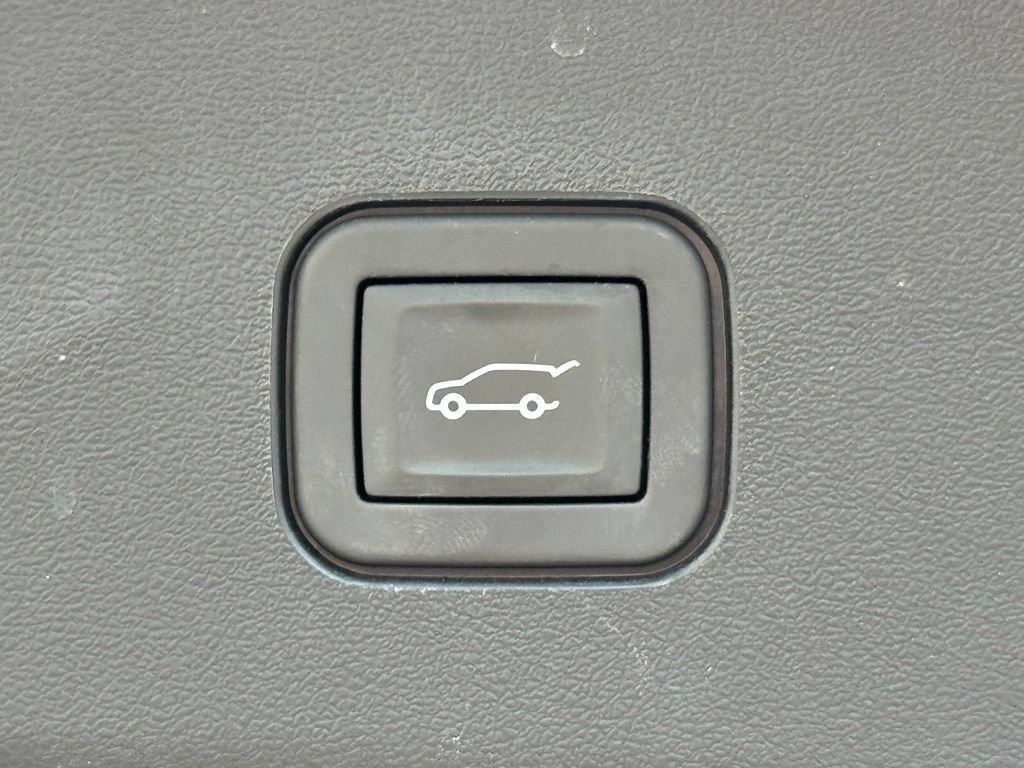 Used 2026 Cadillac Vistiq Platinum w/ LPO, Floor Liner Package AWD/4WD image 34