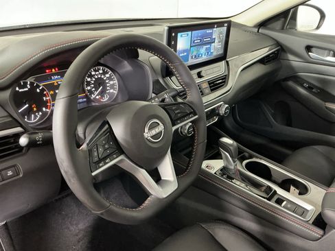 New 2025 Nissan Altima 2.5 SR w/ SR Premium Package image 9