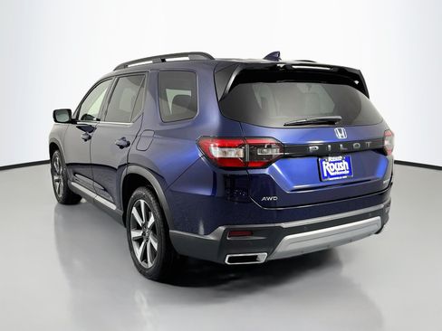Certified 2023 Honda Pilot Touring image 7