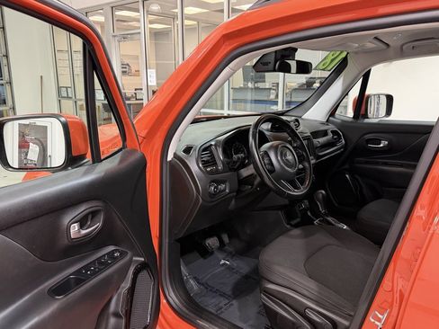 Used 2018 Jeep Renegade Altitude image 9