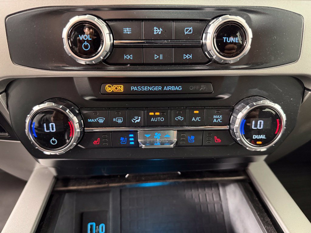 Used 2022 Ford F250 Lariat w/ Black Appearance Package AWD/4WD image 30