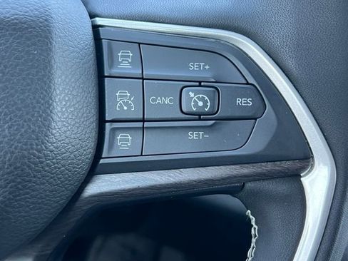 Used 2022 Jeep Grand Cherokee Limited 4xe image 23