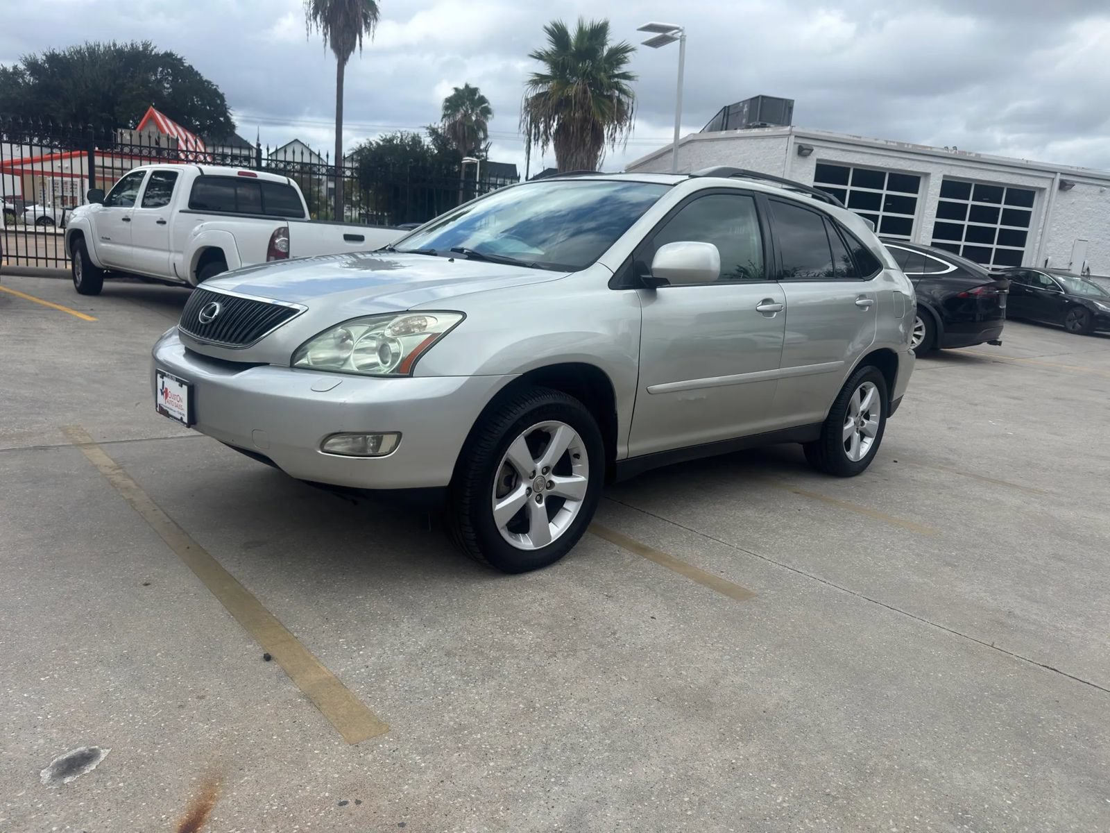 Used 2005 Lexus RX 330 FWD image 3