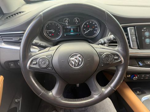 Used 2018 Buick Enclave Essence AWD/4WD image 12