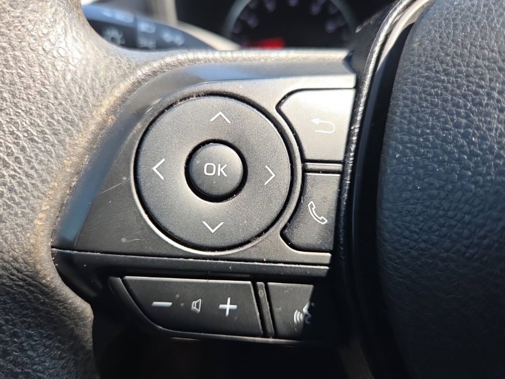 Used 2020 Toyota RAV4 LE FWD image 32
