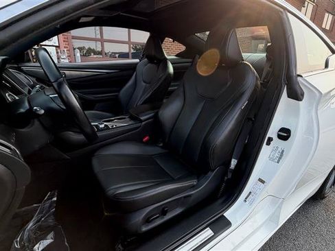 Used 2018 INFINITI Q60 2.0t w/ Moonroof Package RWD image 11