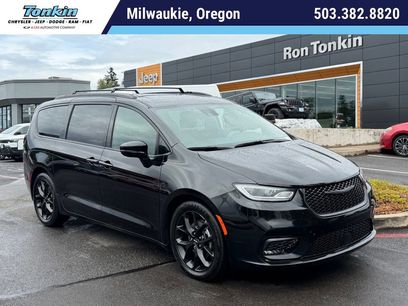 Used 2025 Chrysler Pacifica Limited