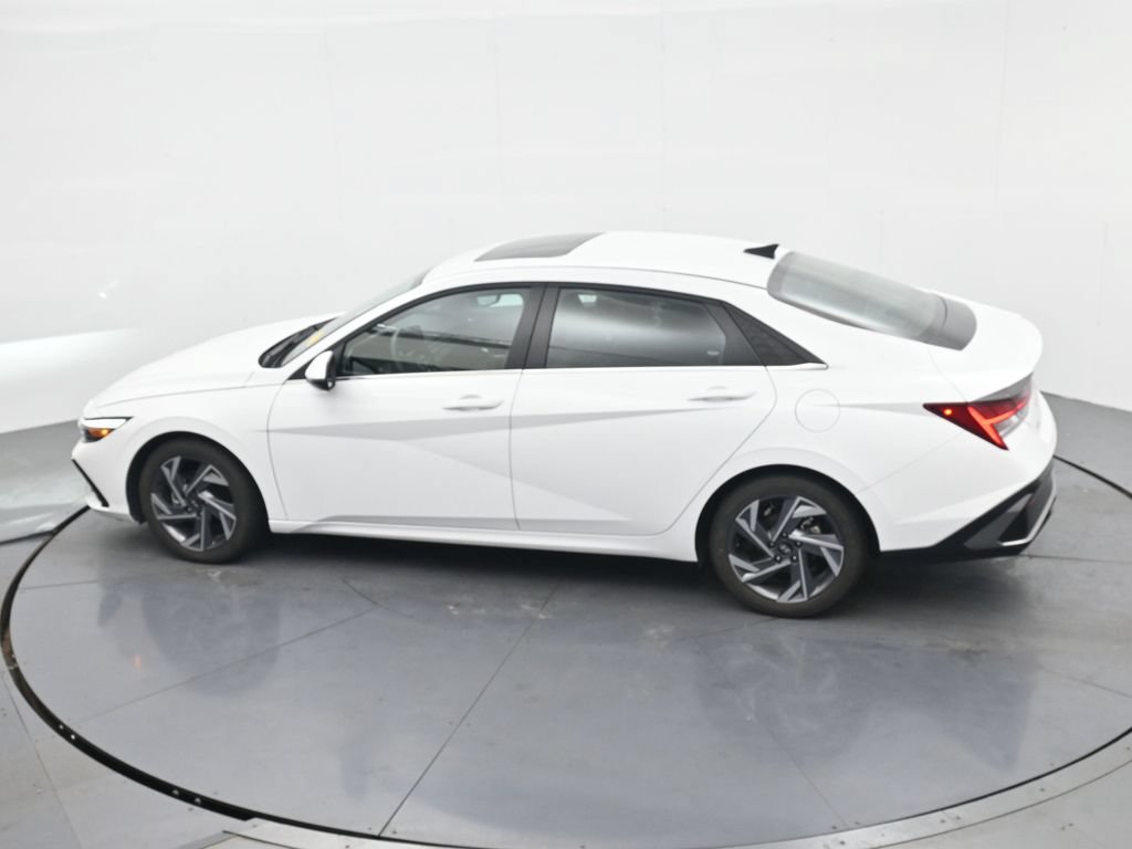 Used 2025 Hyundai Elantra Limited FWD image 27