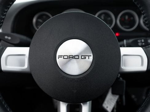 Used 2005 Ford GT RWD image 31