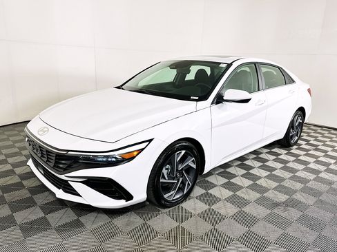 Used 2025 Hyundai Elantra SEL image 7