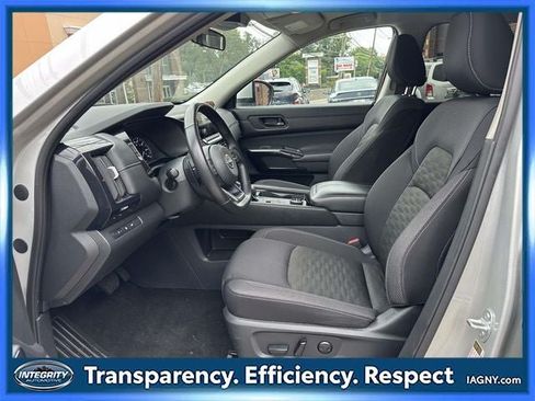 Used 2025 Nissan Pathfinder SV AWD/4WD image 15