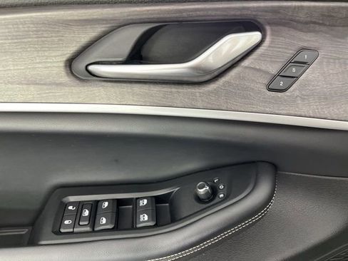 Used 2023 Jeep Grand Cherokee Limited AWD/4WD image 33