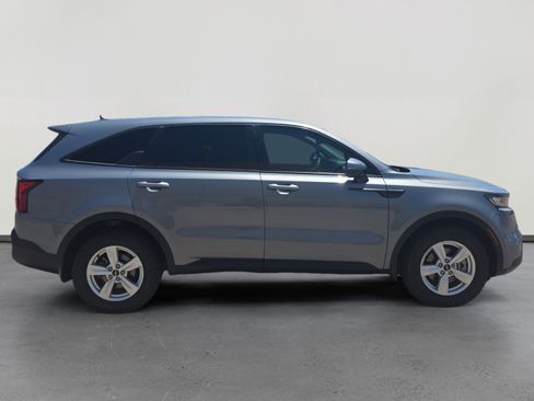 Used 2023 Kia Sorento LX FWD image 6