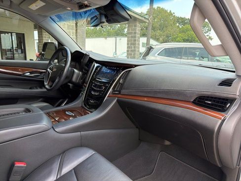 Used 2019 Cadillac Escalade Premium Luxury RWD image 25