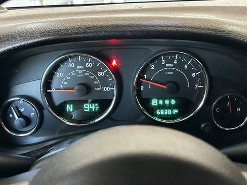 Used 2017 Jeep Wrangler Unlimited Sahara w/ Connectivity Group AWD/4WD image 27