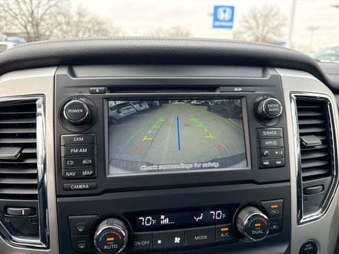 Used 2017 Nissan Titan SL image 19