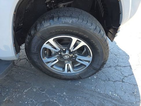 Used 2018 Toyota Tacoma TRD Sport AWD/4WD image 54