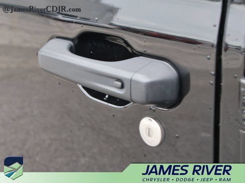 Used 2024 Jeep Wrangler Unlimited AWD/4WD image 19