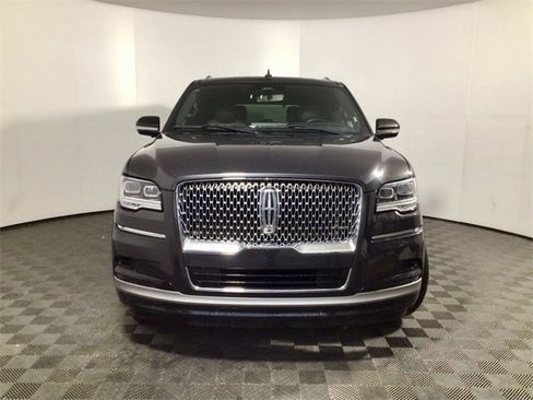 Used 2023 Lincoln Navigator Reserve image 6