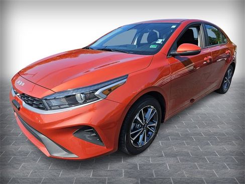 Used 2023 Kia Forte LXS w/ LXS Technology Package image 3