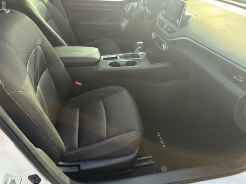 Used 2022 Nissan Altima 2.5 SV FWD image 16