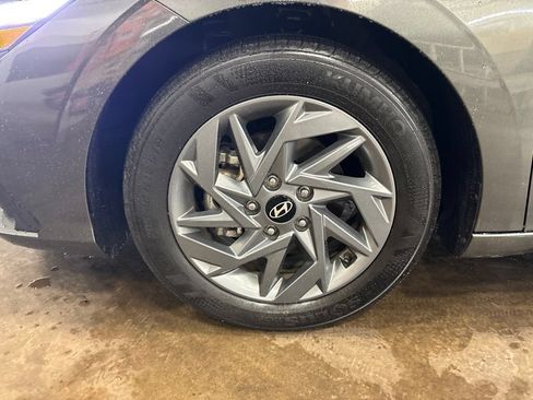 Used 2024 Hyundai Elantra SEL FWD image 11