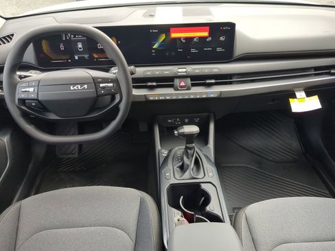 New 2025 Kia K4 LXS image 12