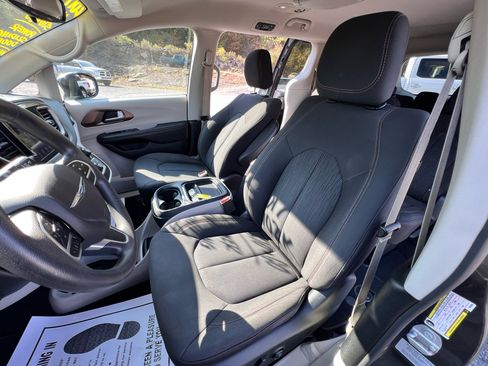 Used 2017 Chrysler Pacifica Touring Plus w/ Tire & Wheel Group image 19