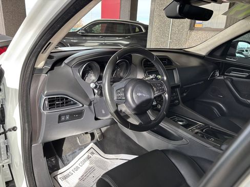 Used 2019 Jaguar F-PACE Premium image 6