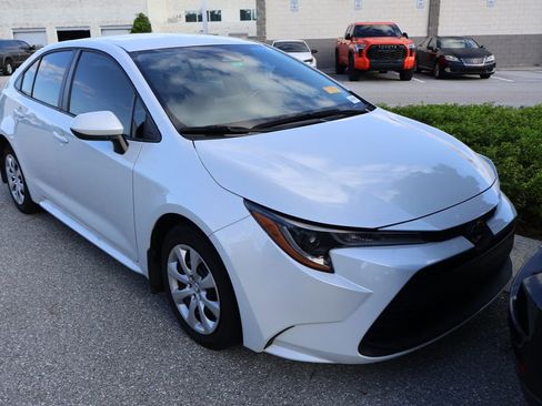 Used 2025 Toyota Corolla LE image 5