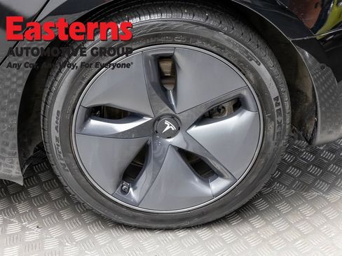 Used 2020 Tesla Model 3 Standard Range RWD image 8