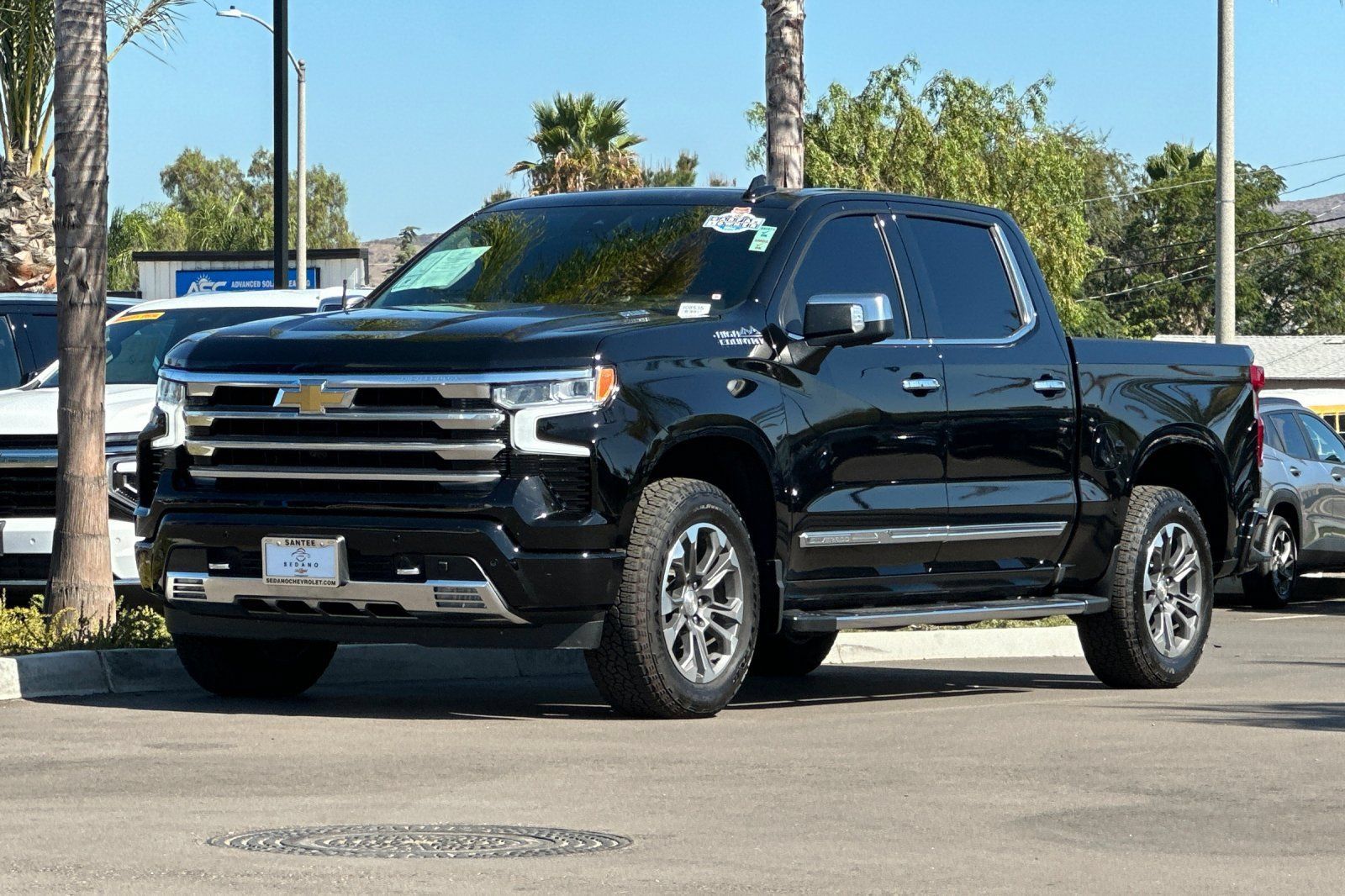 Used 2026 Chevrolet Silverado 1500 High Country w/ Technology Package AWD/4WD image 8