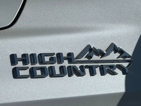 Used 2021 Chevrolet Suburban High Country AWD/4WD image 2