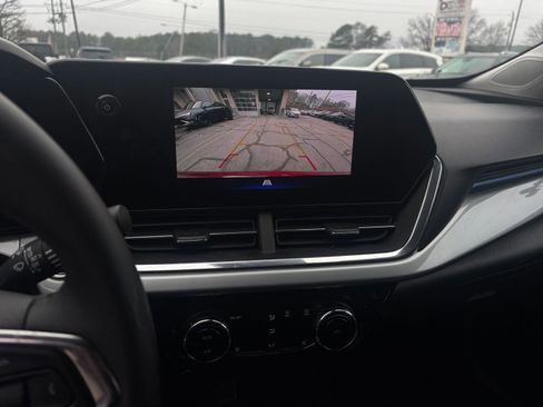 Used 2025 Chevrolet Trax LT w/ LT Convenience Package image 23