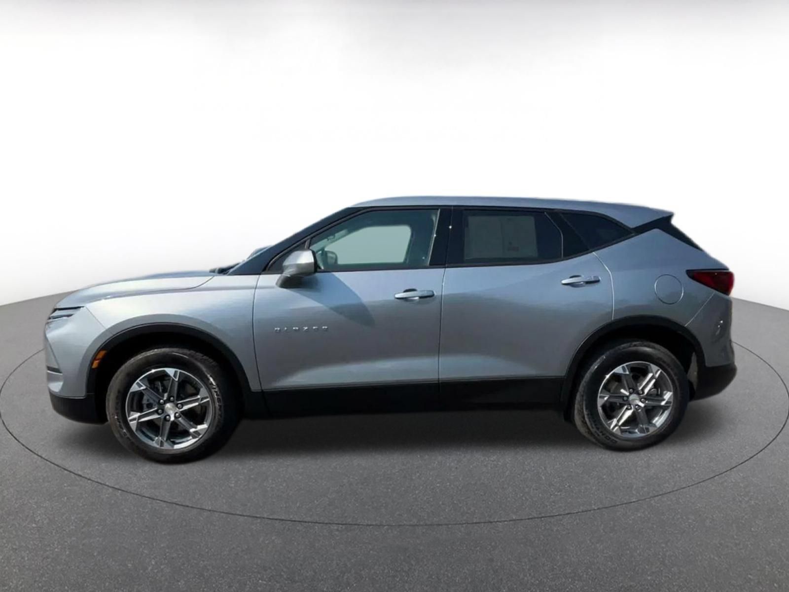 Used 2026 Chevrolet Blazer LT FWD image 8