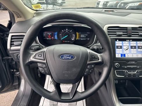 Used 2019 Ford Fusion SE FWD image 8