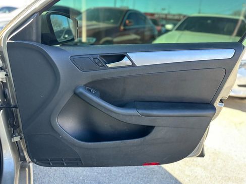 Used 2013 Volkswagen Jetta SE image 22