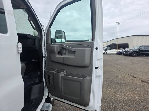 Used 2025 Chevrolet Express 2500 w/ Driver Convenience Package RWD image 16